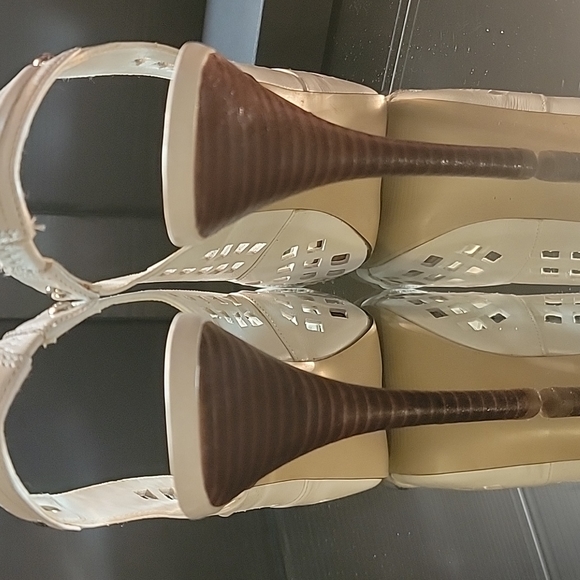 Guess shoes white leather w/ chrome buckles and studs , 8 - Picture 6 of 14